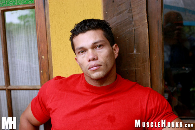 File:Marco Cardona MuscleHunks Muscle Eden 2009 3.jpg
