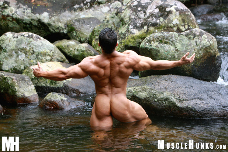 File:Marco Cardona MuscleHunks Muscle Eden 2009 14.jpg