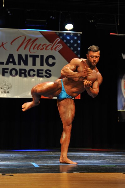 File:Derek Bolt NPC Max Muscle Mid-Atlantic Open Armed Forces Virginia State 2017 07.jpg