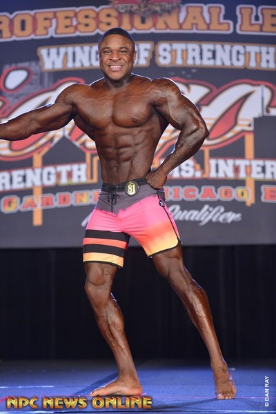 File:Louis-Dominique Corbeil at 2019 IFBB Wings of Strength Chicago Pro 12.jpg
