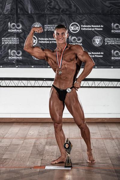 File:Adrian Neacsu at Campionatele Naționale de Culturism si Fitness 2018.jpg
