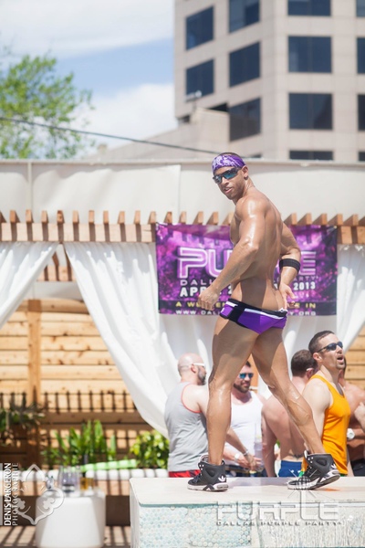 File:Sean Zevran Dallas Purple Party 2013 2.jpg