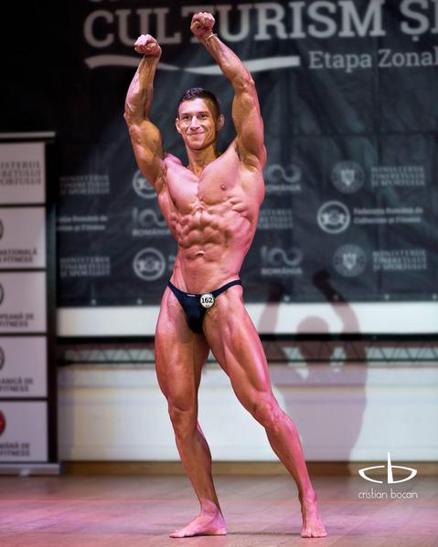 File:Adrian Neacsu at Campionatele Naționale de Culturism si Fitness 2018 2.jpg