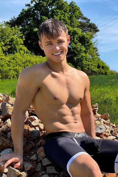 File:Dennis Dillon.jpg