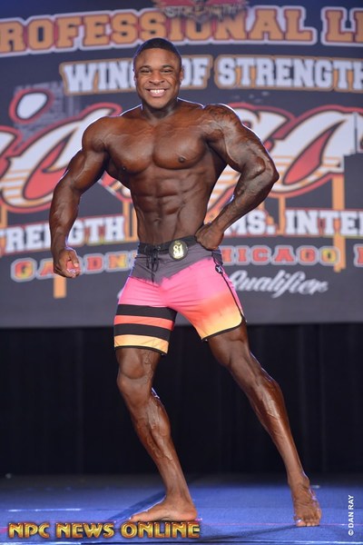 File:Louis-Dominique Corbeil at 2019 IFBB Wings of Strength Chicago Pro 14.jpg