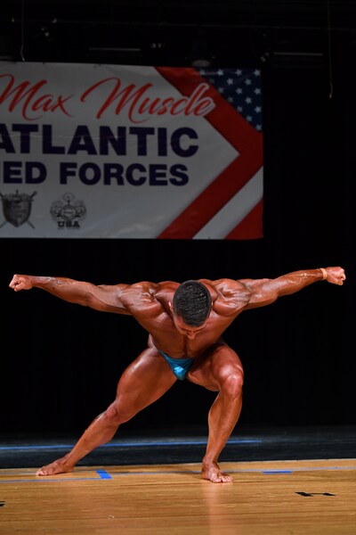 File:Derek Bolt NPC Max Muscle Mid-Atlantic Open Armed Forces Virginia State 2018 29.jpg