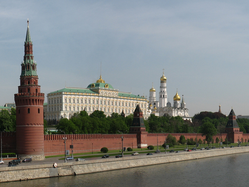 File:Moscow Kremlin from Kamenny bridge.jpg