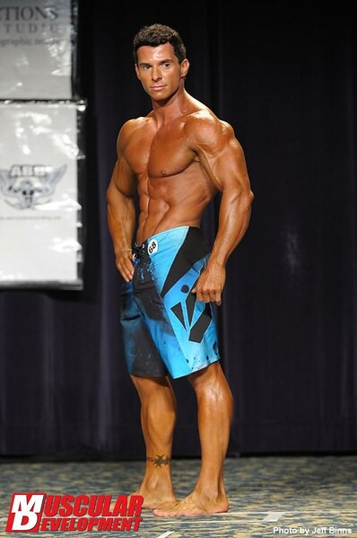 File:Tony Giles at 2011 IFBB North American Championships 02.jpg