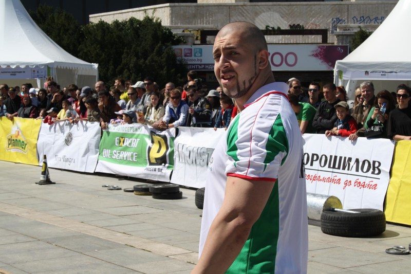 File:Slavi Slavov at Prista Oil Extremum Strongman Champions League Bulgaria 2012.jpg