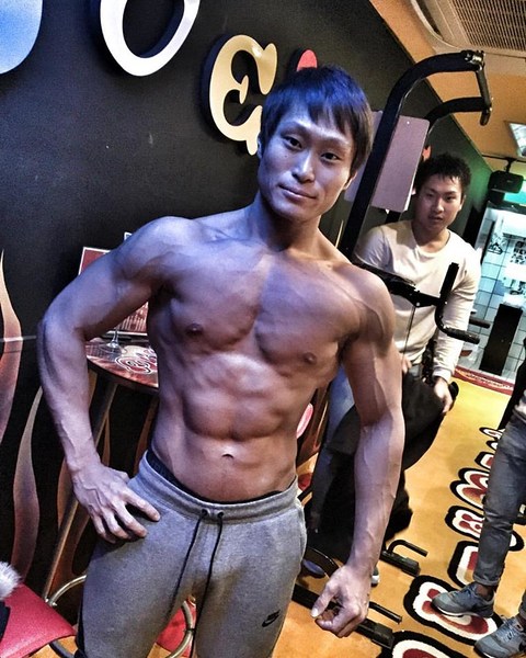 File:Daisuke Toguri at Muscle Bar Akasaka.jpg